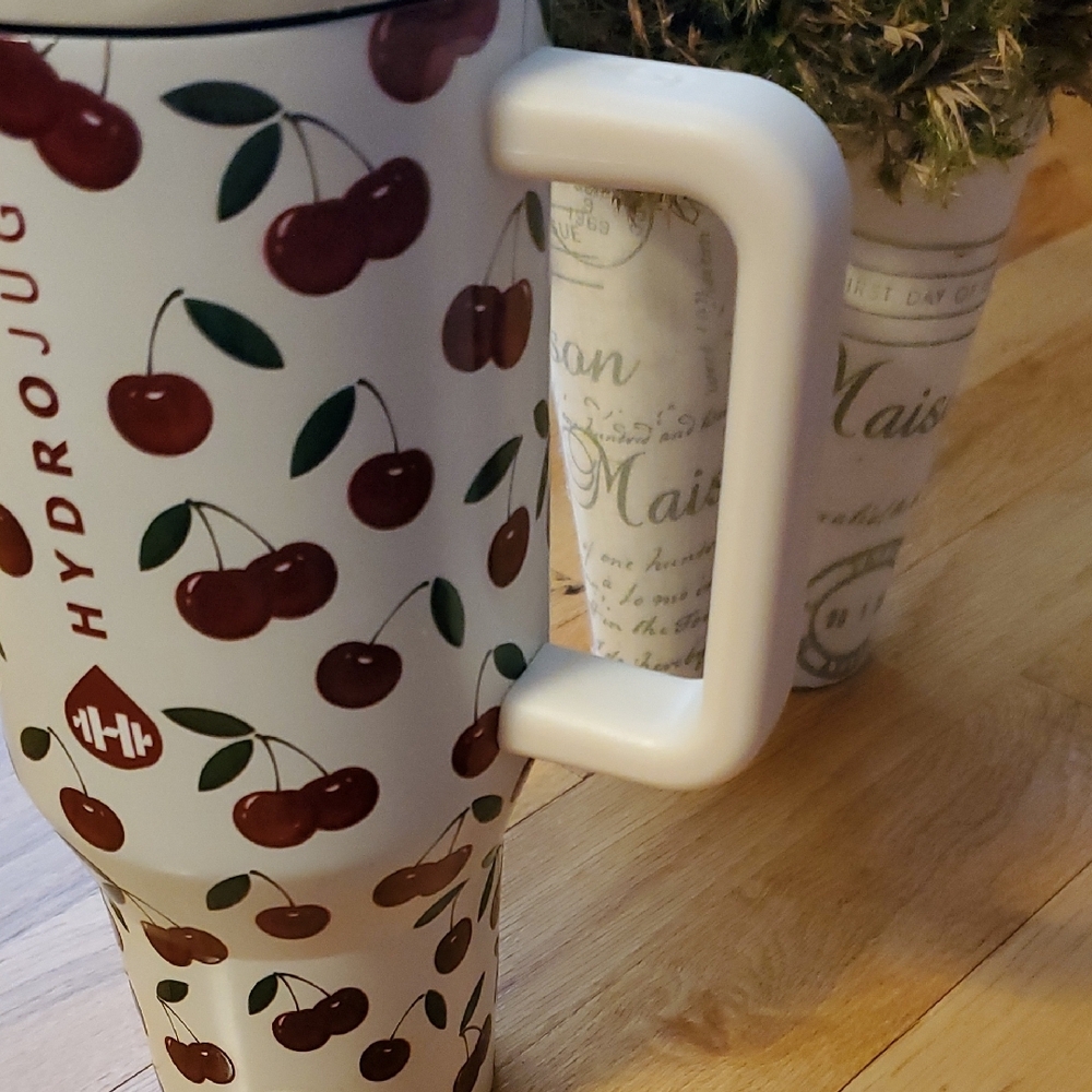 Limited Addition HydroJug White Cherry Pattern Travel Mug with Handle - Picture 3 of 4